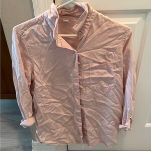 Women’s Classic Button-Up Shirt in Light Pink